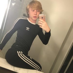 Meet your Posher, Levi